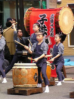 030330_1226_2_善光寺御開帳・回向柱行列（中央通り）
