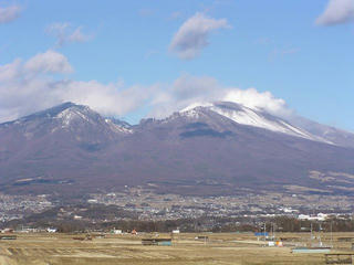 090103_1403_道の駅ほっとぱーく浅科から浅間山（佐久市）