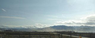 090218_1445_舞い上がる砂埃（松本市）