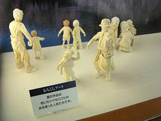 090228_1630_ＪＲ松本駅のもろこしアート（松本市）