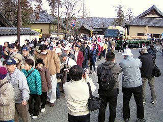 090329_0806_回向柱御奉納（長野市松代町）