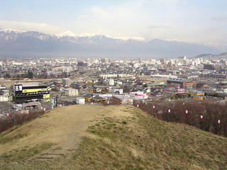 090404_0726_弘法山古墳のさくら（松本市）