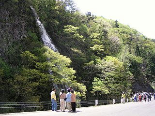 050508_1209_樽滝の放水（木島平村）