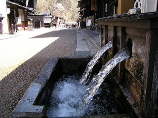 090418_1033_2_中山道福島宿上の段（木曽町）