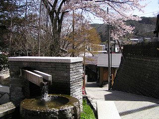 090418_1035_2_中山道福島宿上の段（木曽町）