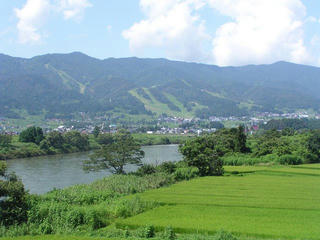 090816_1320_常盤大橋から戸狩温泉方面（飯山市）