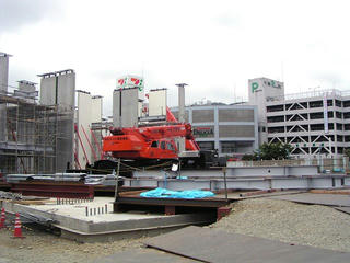 090830_1042_再開発ビル・えんぱーくの建設現場とイトーヨーカ堂塩尻店