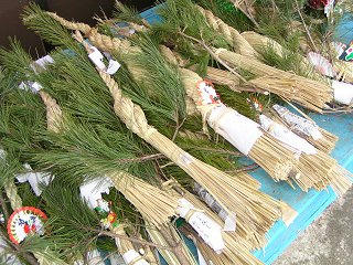 091220_1124_正月の松飾り（中条村）