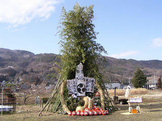 100111_1241_どんど焼き・越地区の「オスガタ」（長野市）