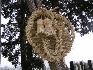 100214_1239_両島の巨大草履（松本市）