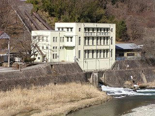 100220_1131_昭和電工広津発電所の建物（生坂村）
