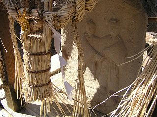 100220_1133_2_庚申堂の庚申塔（生坂村）