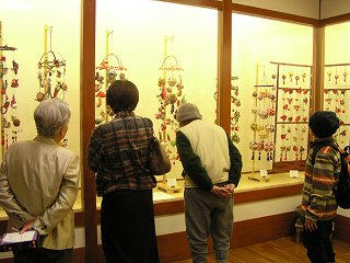 100306_1230_つるしかざり展（中野市）