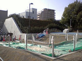 100317_1532_復元作業が行われている土井尻の総掘土塁跡（松本市）