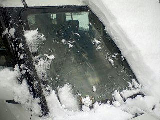 100417_0637_突然の春の雪（松本市）