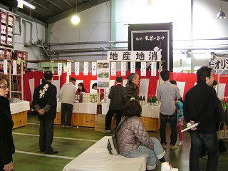 100417_1359_七笑酒造の「蔵開き」（木曽町）