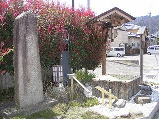 100424_1255_稲荷山城の遺構（千曲市）