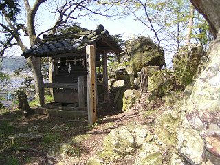 100503_1040_高井舟着神社の「舟つなぎ石」（中野市）
