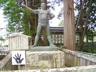 100817_1208_諏訪大社上社の雷電像（諏訪市）