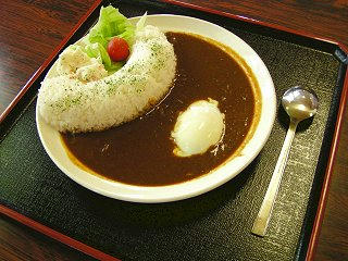 100820_1339_薬師の湯で提供されている「黒部ダムカレー」（大町市）