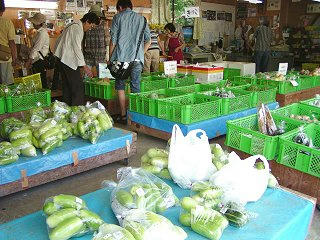 100820_1207_道の駅中条・シロウリ（長野市）
