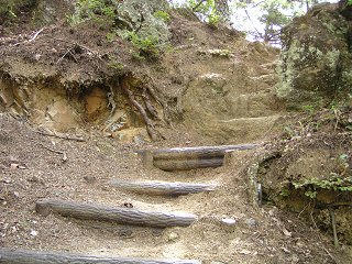 100829_1004_1_砥石城跡登山道（上田市）