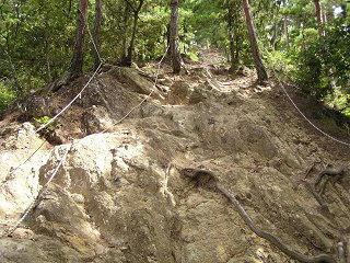 100829_1004_2_砥石城跡登山道（上田市）