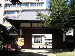 100918_1256_飯田城桜丸御門・赤門（飯田市）