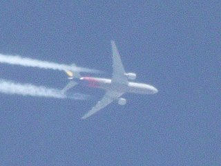 110220_1141_長野市中条上空を飛行するアシアナ航空機７６７（長野市）