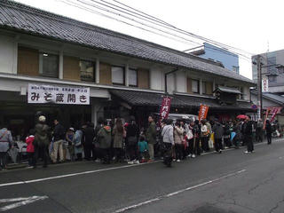 110409_1151_すや亀本店・みそ蔵開放（長野市）