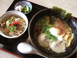 110504_1109_道の駅小谷・塩ラーメンとミニ豚すき丼（小谷村）