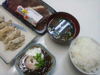 110801_2100_仮住まいの晩ごはん
            