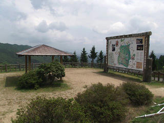 110816_1208_「恋し峠」の愛称で注目を集める平谷峠（売木村）