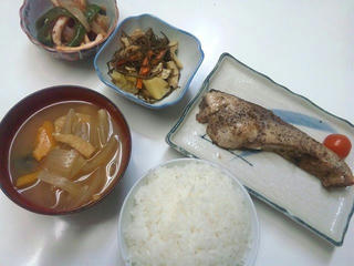 110829_2122_仮住まいの晩ごはん