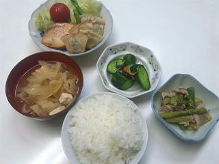 110901_2211_仮住まいの晩ごはん