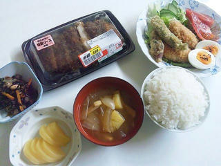 110905_2156_仮住まいの晩ごはん