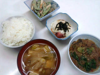 111019_2137_仮住まいの晩ごはん