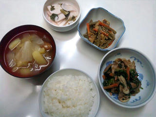 111020_2223_仮住まいの晩ごはん