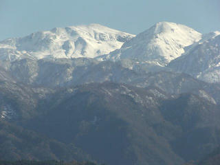 111126_1329_北陸自動車道入善ＰＡから望む白馬岳（富山県下新川郡朝日町）