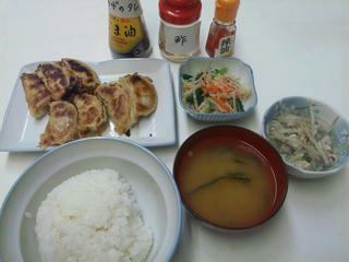 120206_2142_仮住まいの晩ごはん