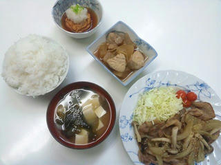 120306_2158_仮住まいの晩ごはん