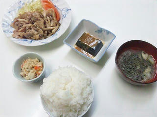 120314_2253_仮住まいの晩ごはん