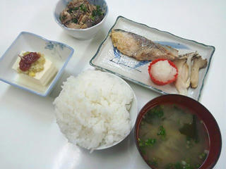 120328_2237_仮住まいの晩ごはん