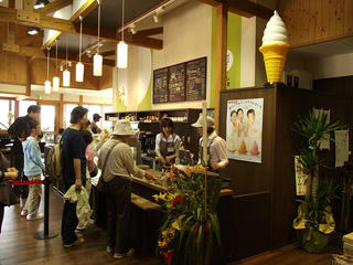 120428_1311_道の駅花の駅千曲川にオープンした「cafe里わ」（飯山市）