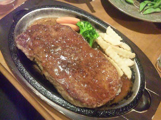 120517_1901_包さんの特大ステーキ（駒ヶ根市）