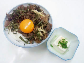 120521_2117_仮住まいの晩ごはん