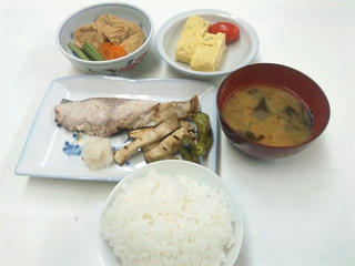 120911_2056_仮住まいの晩ごはん