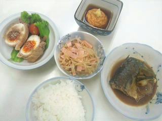 121011_2047_仮住まいの晩ごはん