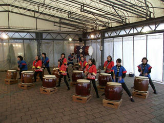 130102_1438_栄ふるさと太鼓の演奏