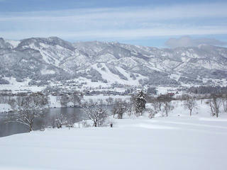 130105_1225_常盤大橋から望む戸狩スキー場周辺